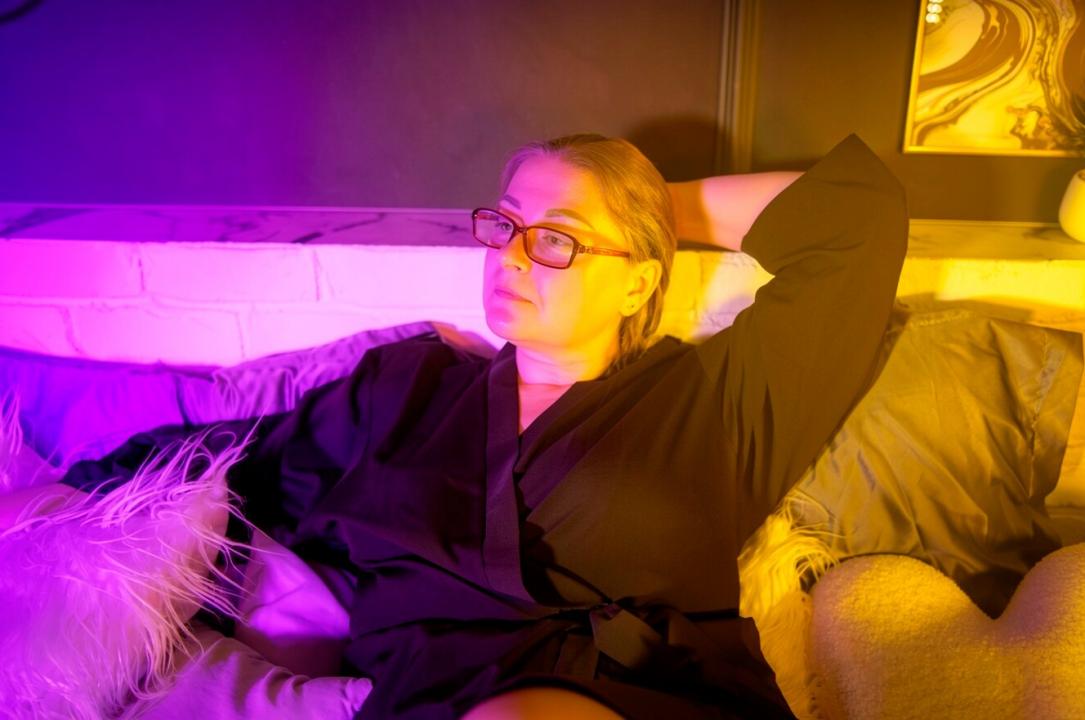 Webcam chat profile for AlexandraKind: Legs, feet & shoes