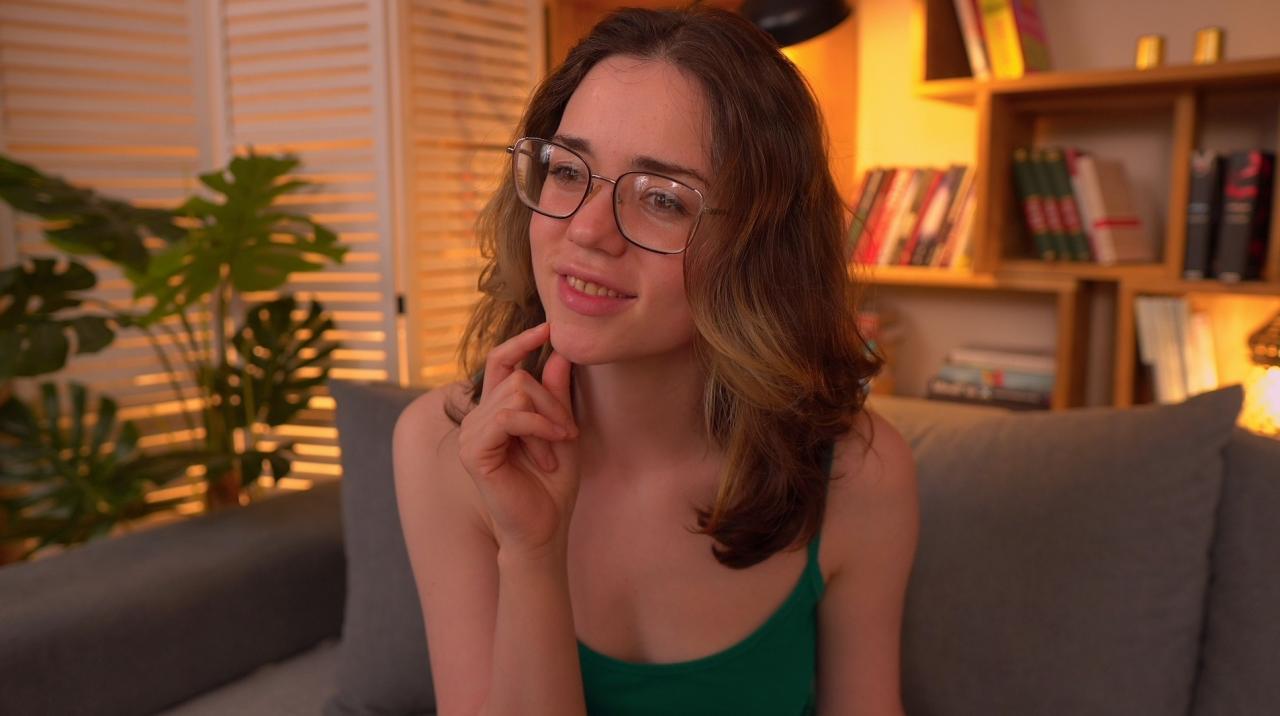 Webcam chat profile for SunnyTeaze: Kissing