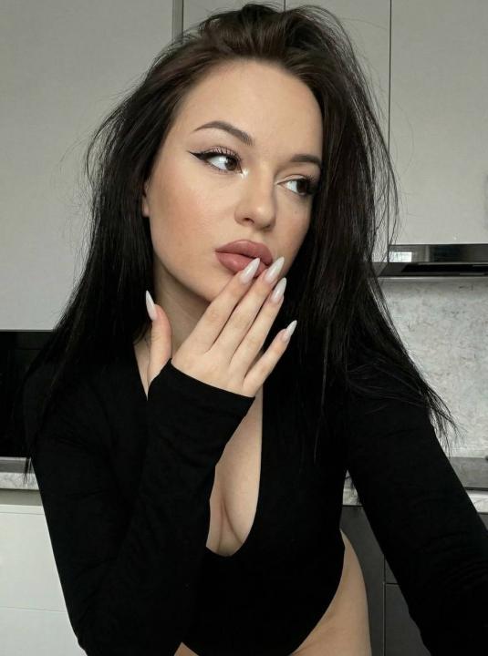Webcam chat profile for OnlyNikaX: Smoking