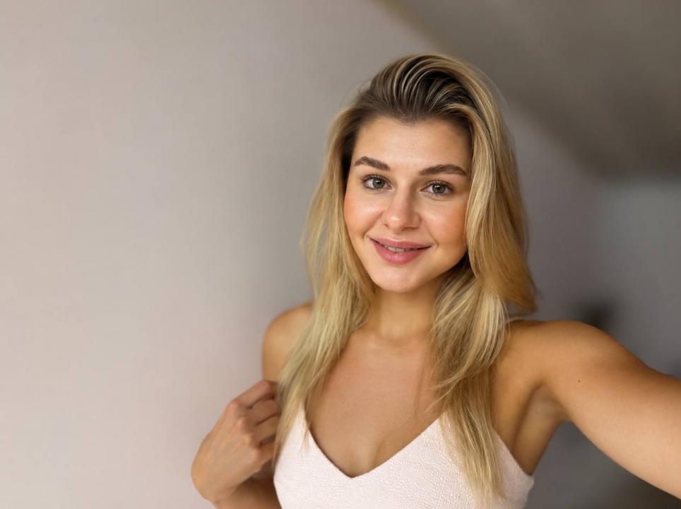 Webcam chat profile for HappyLady: Dancing