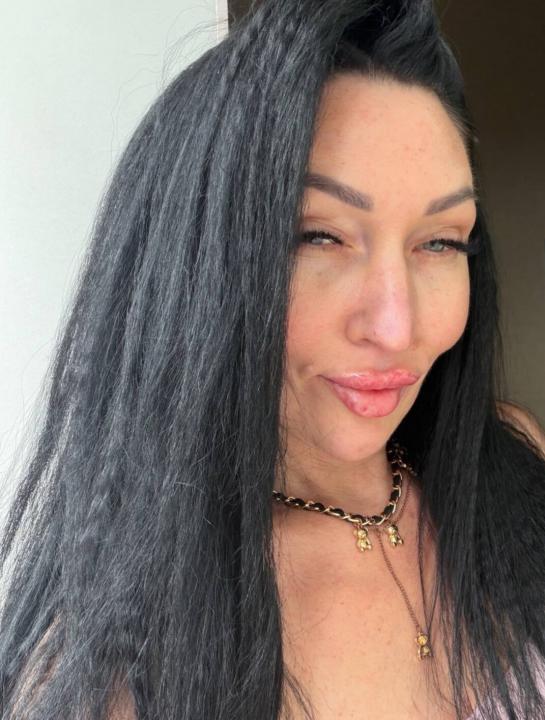 Webcam chat profile for 693RosyAura
