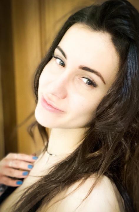 Webcam chat profile for SilentLuna: Ask about my Hobbies