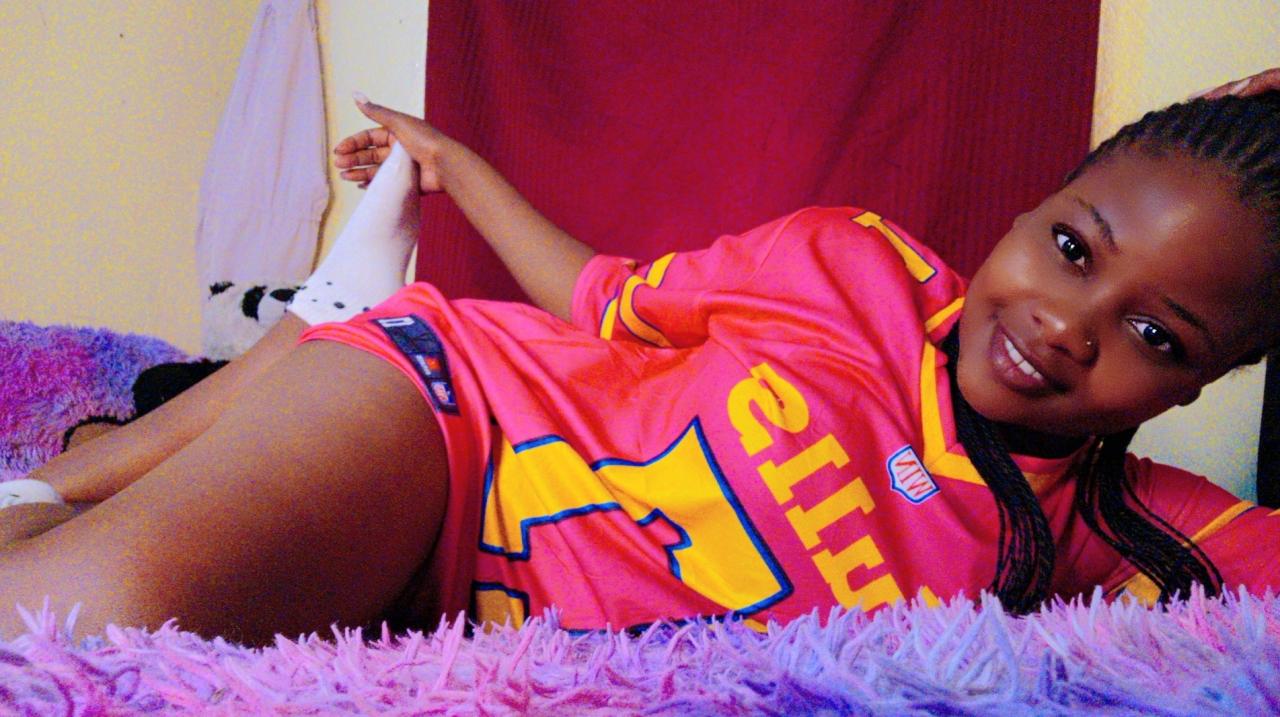 Webcam chat profile for Amberx101: Legs, feet & shoes