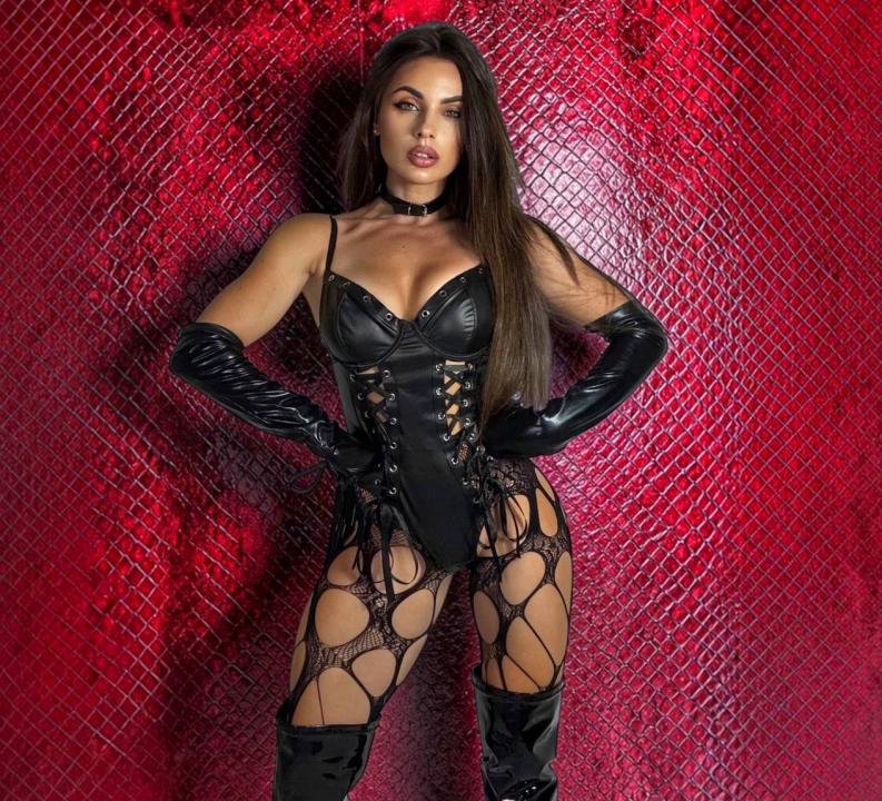 Webcam chat profile for JuliannaSportiv: Bondage & discipline
