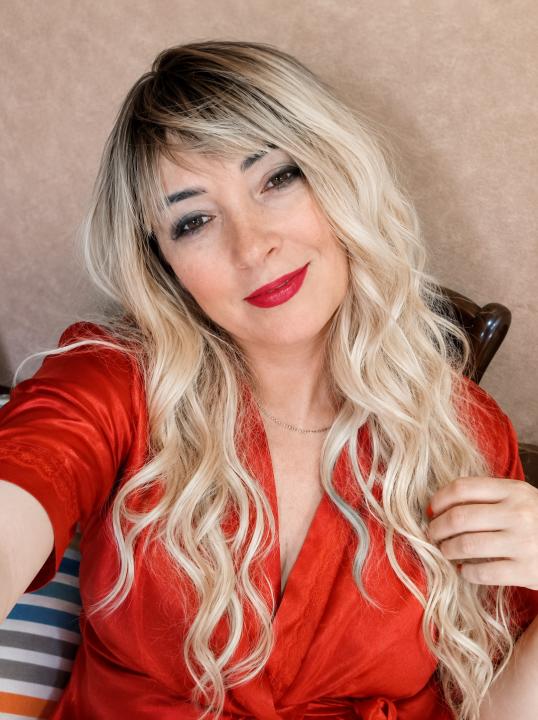 Webcam chat profile for ElinRiva: Outfits