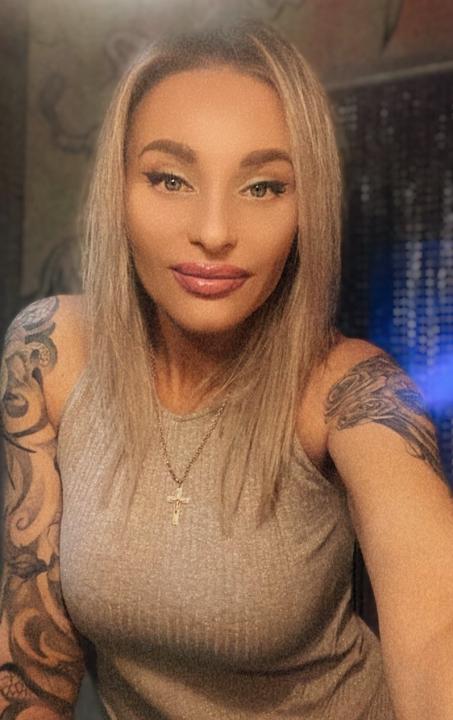 Webcam chat profile for HollydayMoly: Art