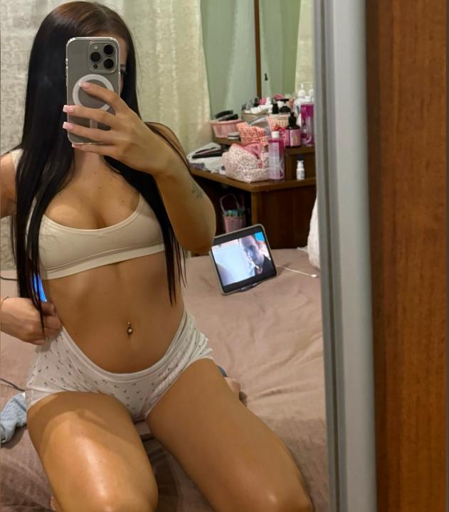 Webcam chat profile for KrisQueen77: Exhibition