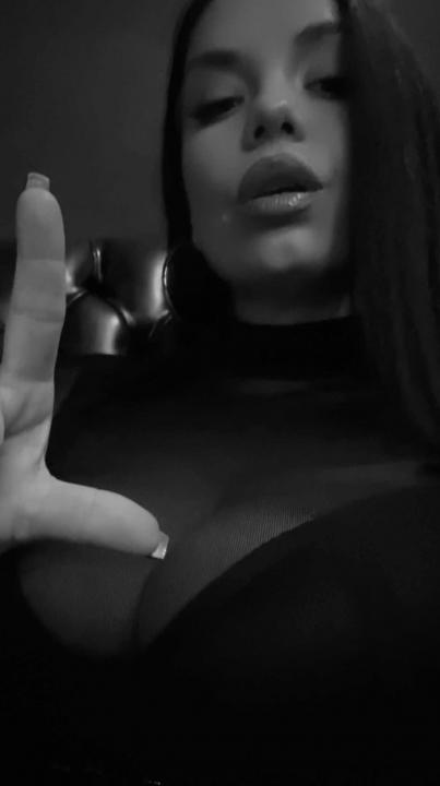 Webcam chat profile for AliceReign: Dominatrix