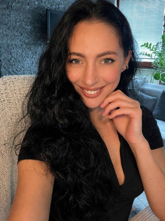 Webcam chat profile for Feniksa: Legs, feet & shoes