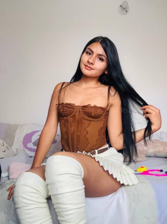 Webcam chat profile for IsaPink: Kissing