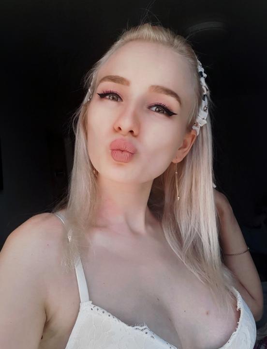 Webcam chat profile for Eliza69: Toys