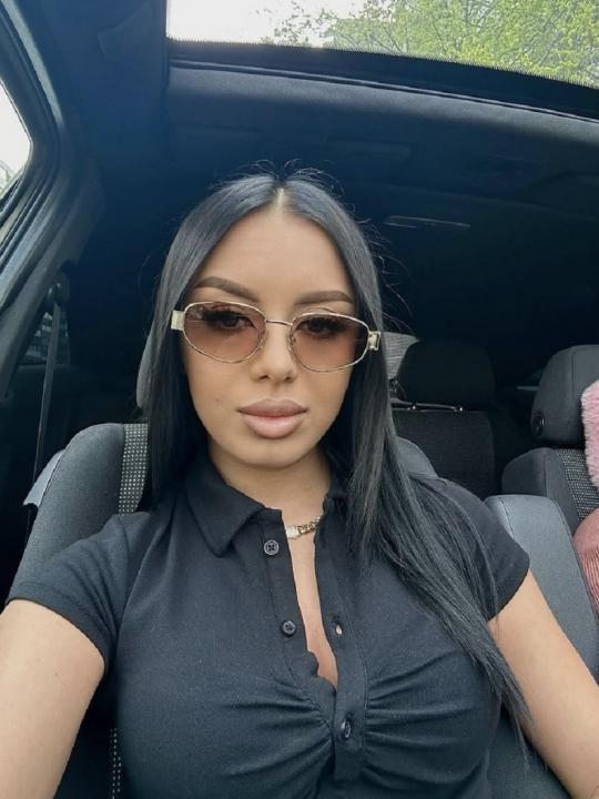 Webcam chat profile for RoxelleFox: Kissing