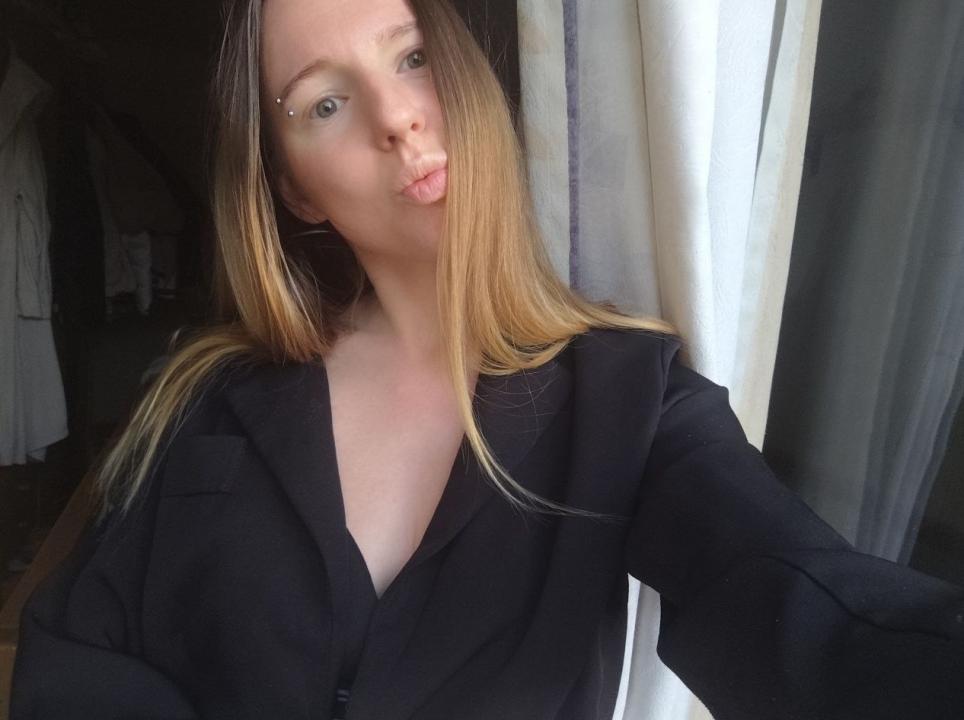Webcam chat profile for Goldness: Dancing
