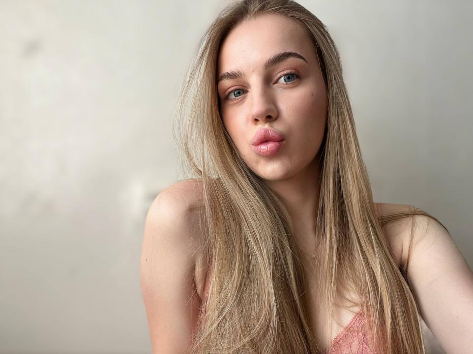 Webcam chat profile for PureLure: Dancing