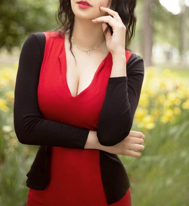 Webcam chat profile for KeanaReeves: Legs, feet & shoes