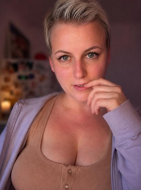 Webcam chat profile for YoutanPoluo