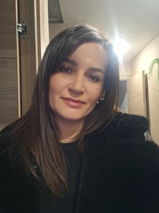 Webcam chat profile for Avenora: Piercings & tattoos