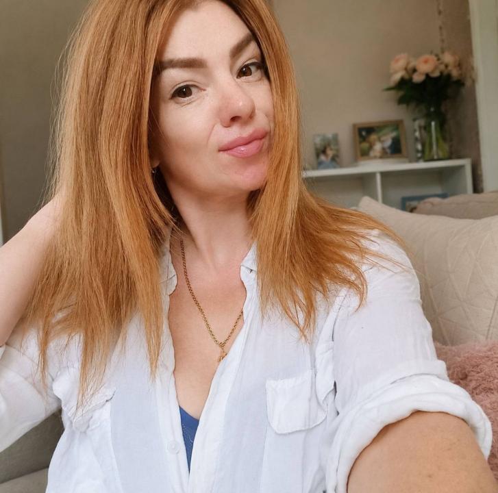 Webcam chat profile for 1Foxy: Ask about my Hobbies