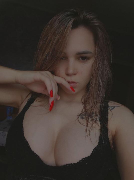 Webcam chat profile for Nensi: Outfits