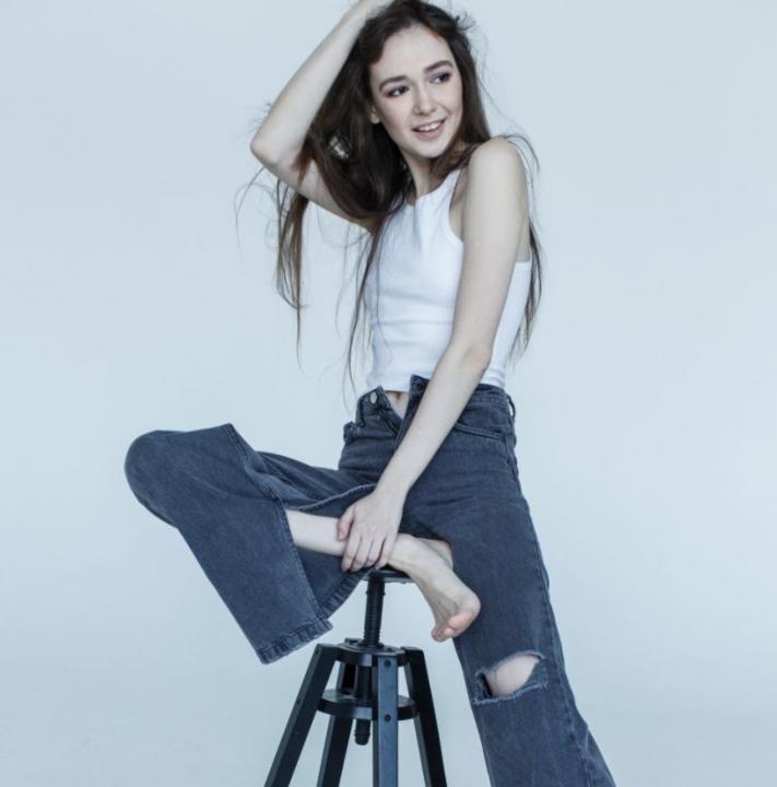 Webcam chat profile for AnnaBanana: Travel