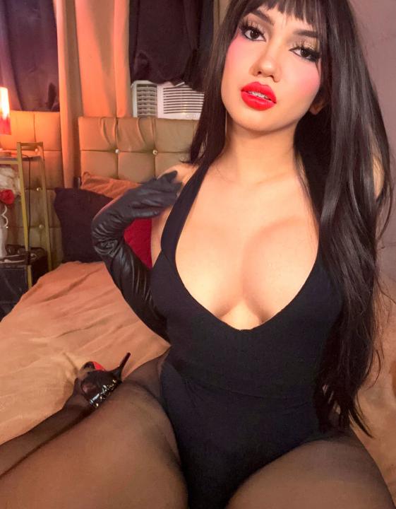 Webcam chat profile for MoonTRANS: Dominatrix