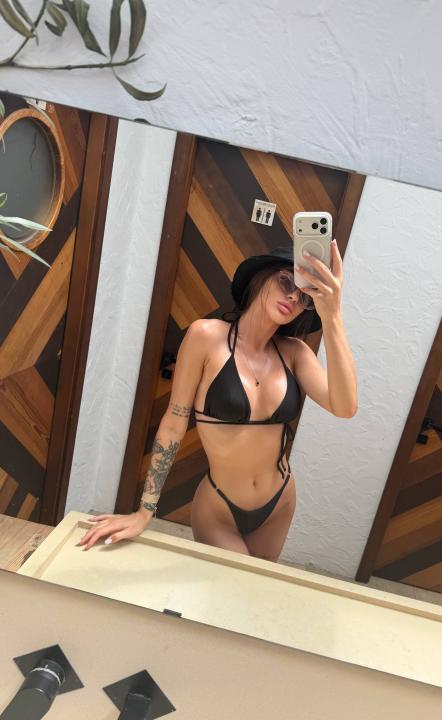 Webcam chat profile for MissAvrora: Fitness