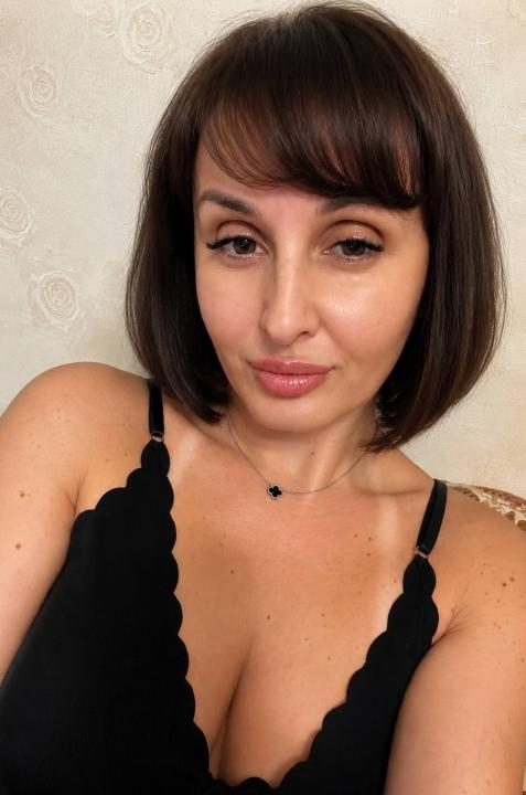 Webcam chat profile for TishaSun: Legs, feet & shoes