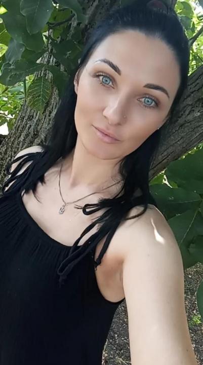 Webcam chat profile for VelvetBliss: Ask about my Hobbies