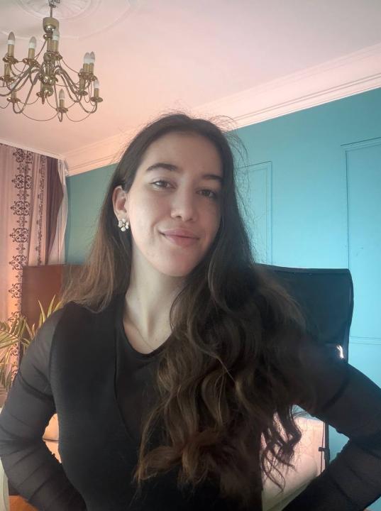 Webcam chat profile for BelleVia: Exhibition