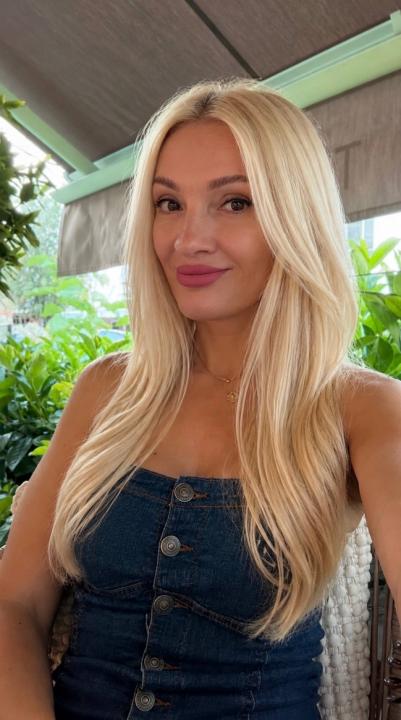 Webcam chat profile for ScarletLuxe: Ask about my Hobbies