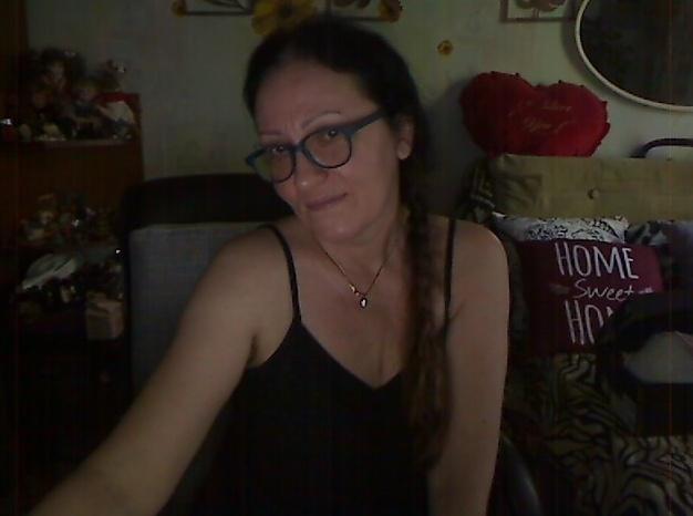 Webcam chat profile for HAIRYGIRL: Legs, feet & shoes
