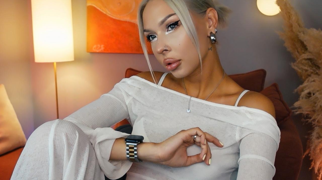 Webcam chat profile for AlaskaLane: Legs, feet & shoes