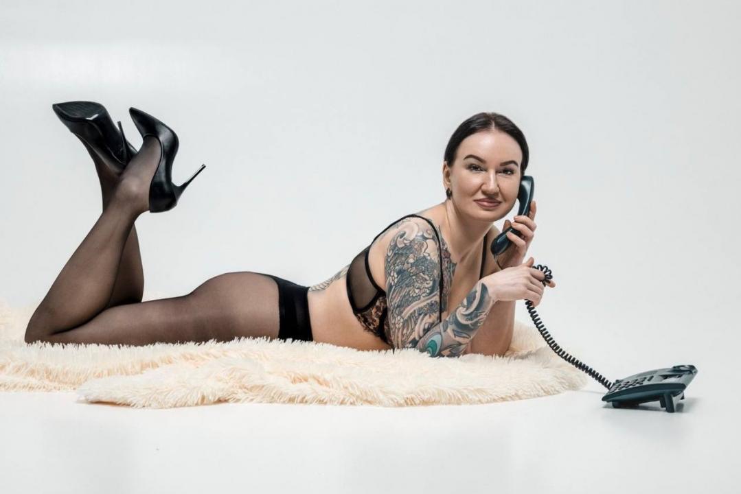 Webcam chat profile for LisaSin: Kissing