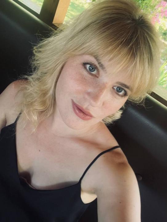 Webcam chat profile for MissFlame: Ask about my Hobbies
