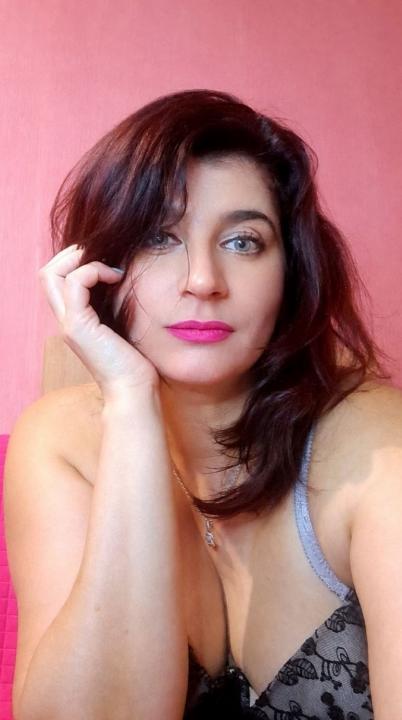 Webcam chat profile for Mia44: Art