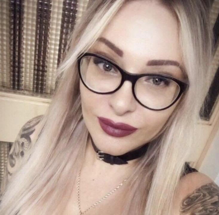 Webcam chat profile for HollydayMoly: Art