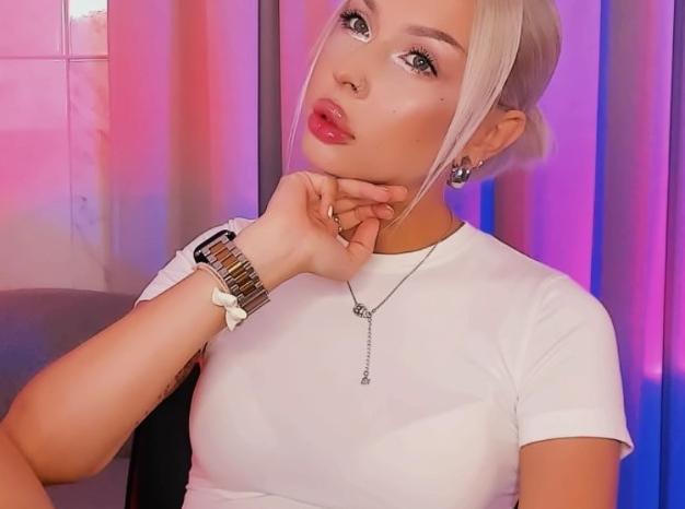 Webcam chat profile for AlaskaLane: Legs, feet & shoes