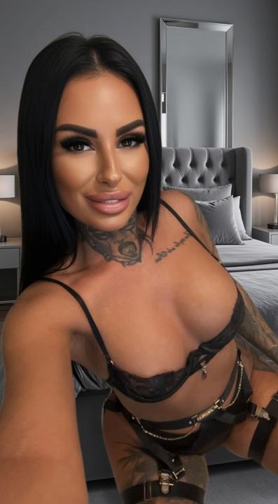 Webcam chat profile for CuckoldressAsh: Dominatrix