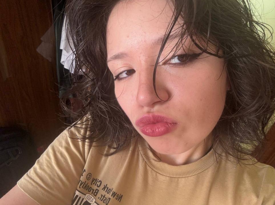 Webcam chat profile for Cireya: Ask about my Hobbies