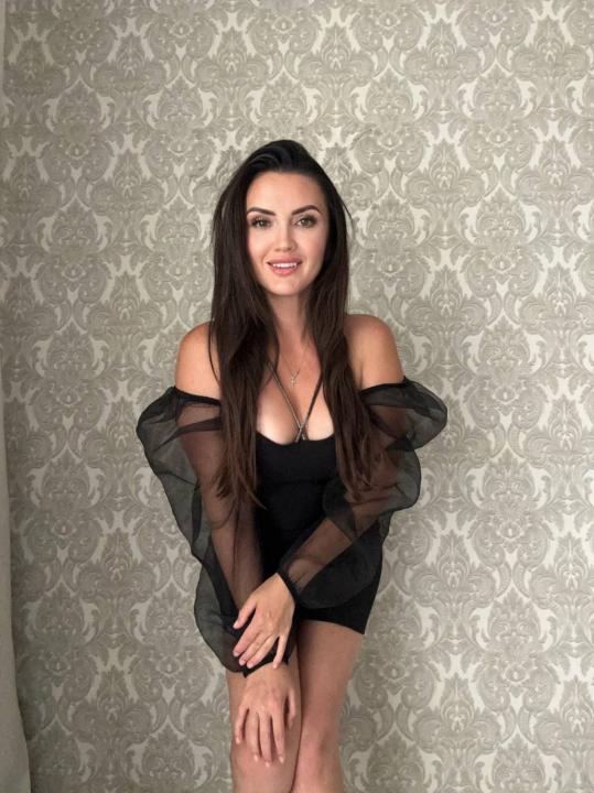 Webcam chat profile for RealWife: Outfits