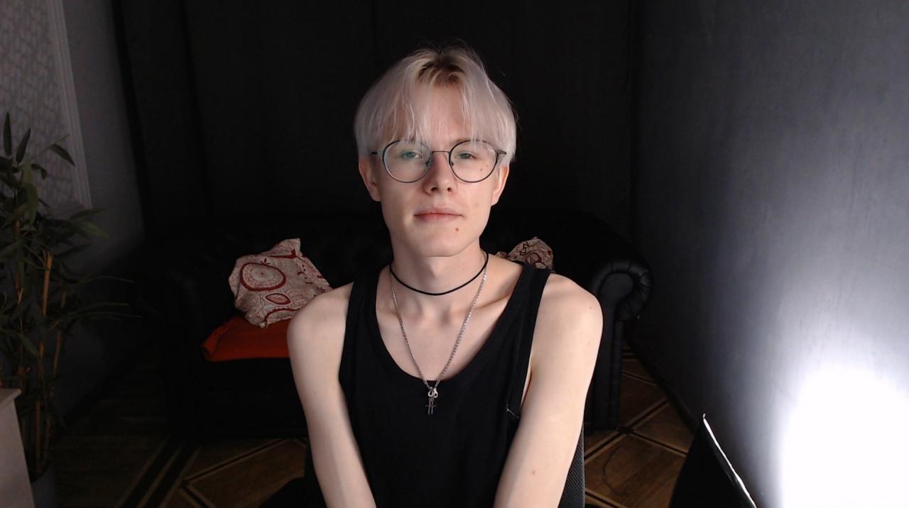 Webcam chat profile for LiamBlair: Nipple play