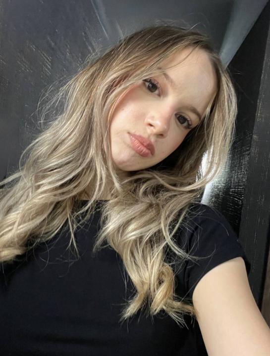 Webcam chat profile for Virea: Ask about my Hobbies