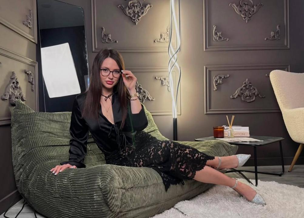 Webcam chat profile for MissDream: Travel