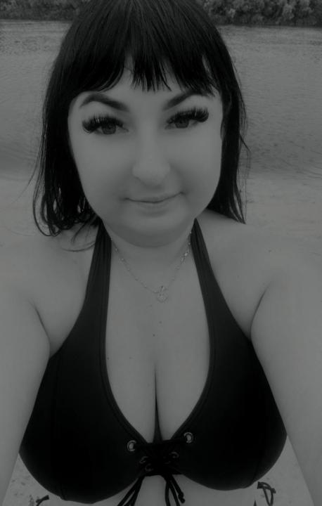 Webcam chat profile for LizaDeArmondx: Legs, feet & shoes