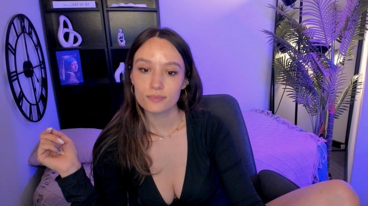 Webcam chat profile for AgnesGoddes: Legs, feet & shoes