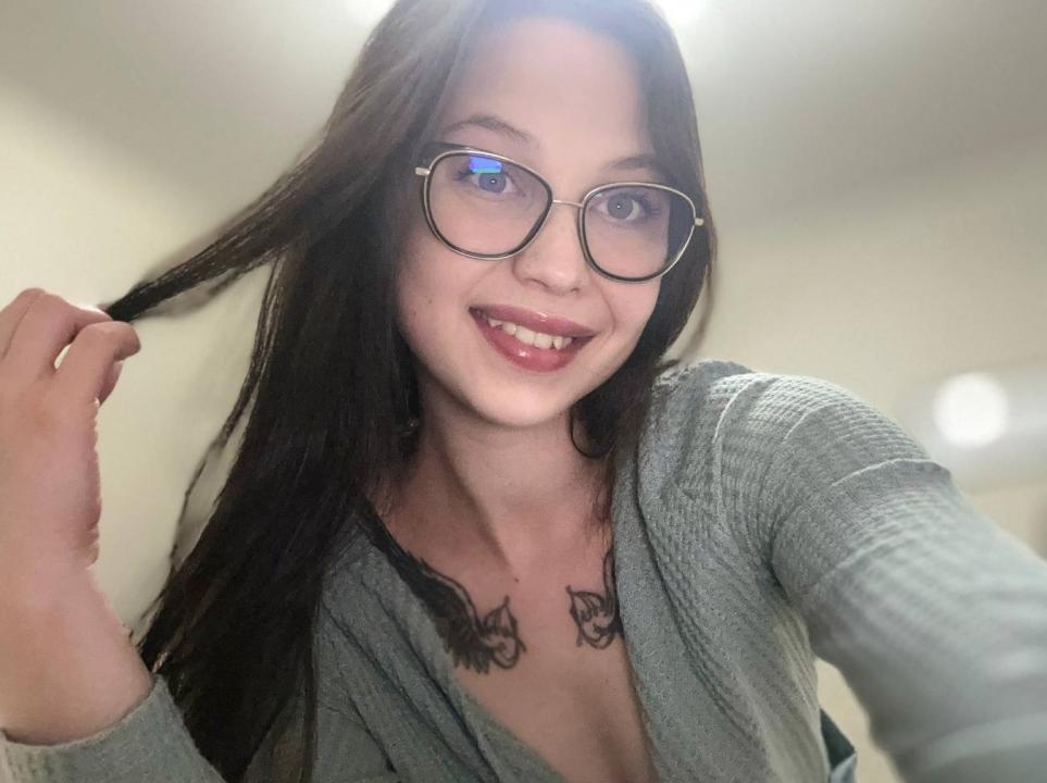 Webcam chat profile for KimKiss: Legs, feet & shoes