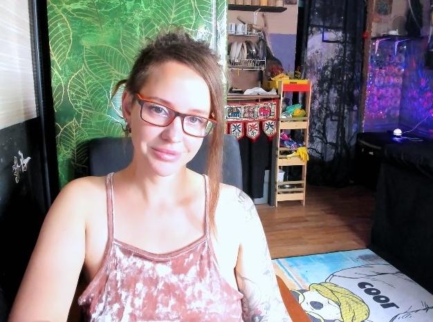 Webcam chat profile for LisaFoxy: Legs, feet & shoes