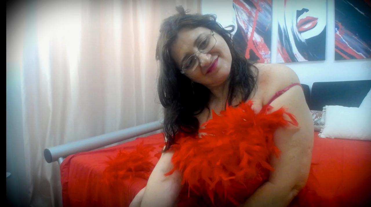 Webcam chat profile for SophiaBliss: Nipple play