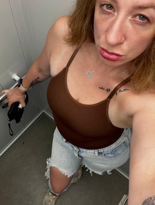 Webcam chat profile for VelvetPeach: Ask about my Hobbies