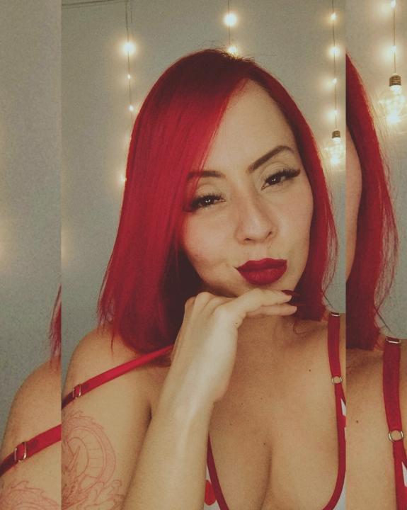 Webcam chat profile for BiancaLuxor: Legs, feet & shoes